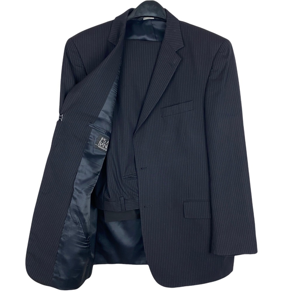 Jos A Bank Black Pinstriped 42R 35x29 Wool 2-Piece Suit 2 Button + Pleated Pants
